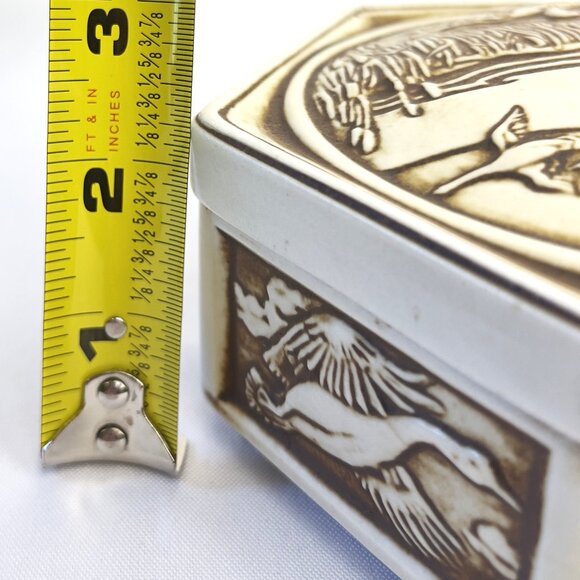 Avon 1980 Ceramic Trinket Box Handcrafted in Brazil Duck Relief Nature Scene - Picture 8 of 10